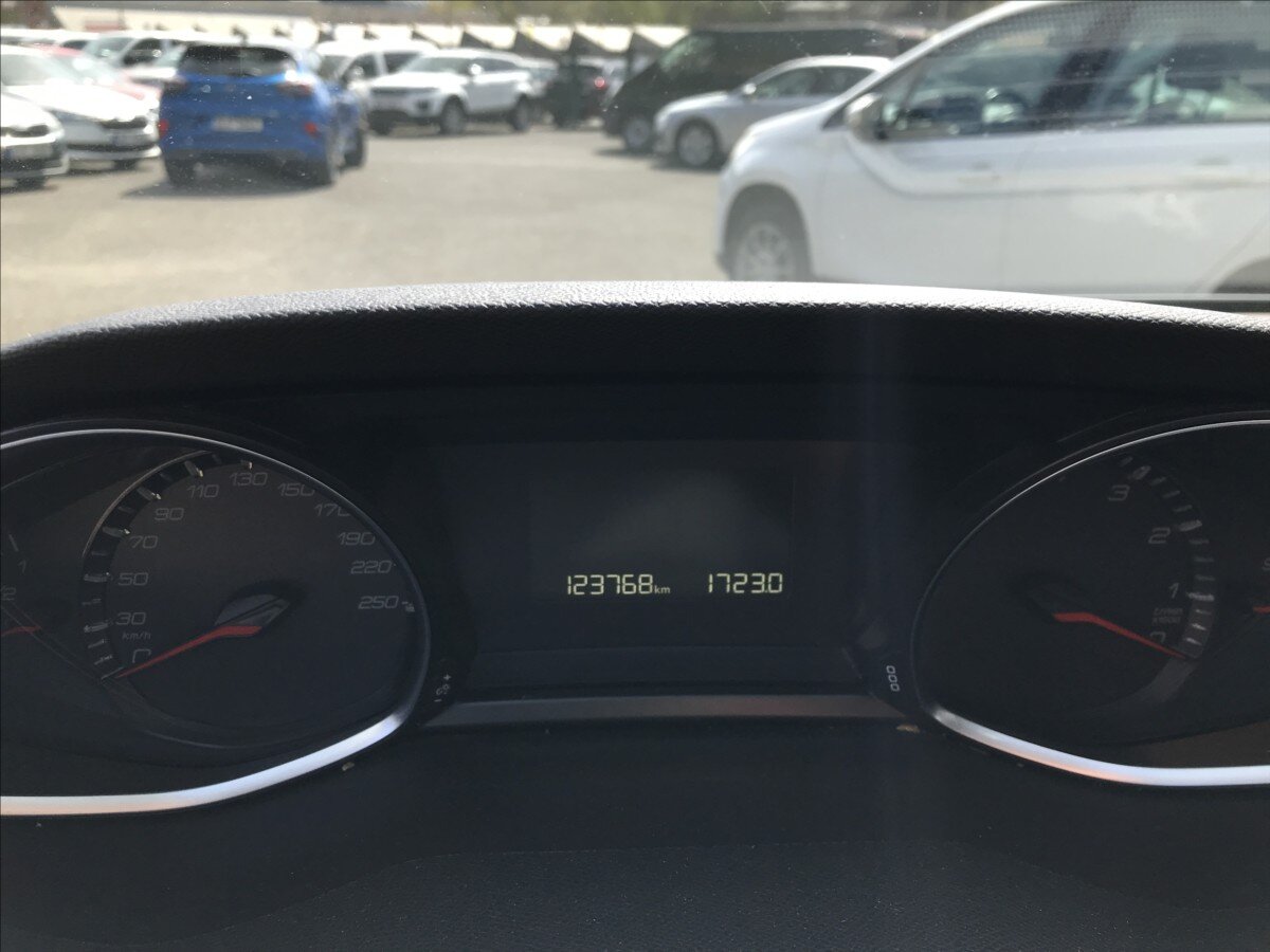 Peugeot 308 Kombi 1,2 l 81 kw