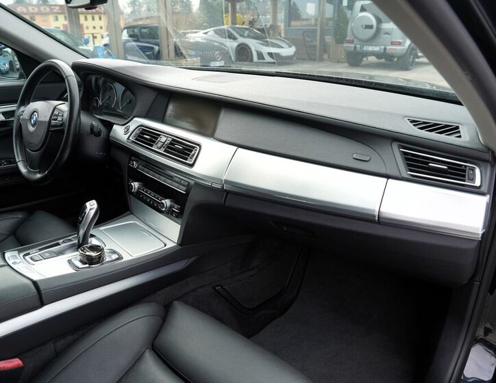 BMW Řada 7 Sedan / Limuzína 3,0 l 180 kw