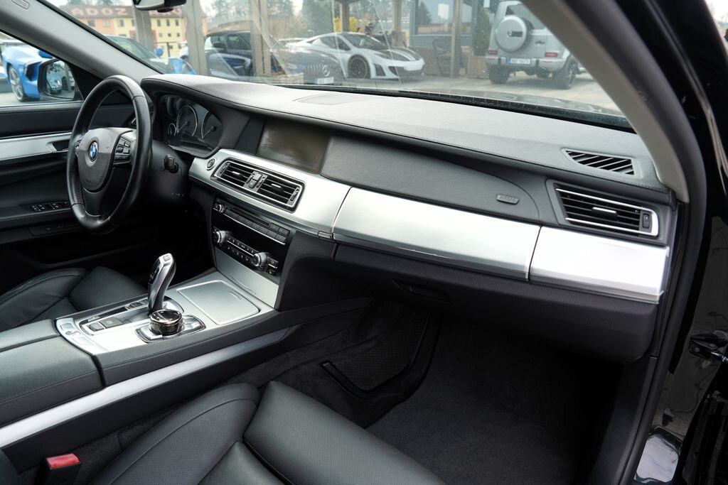 BMW Řada 7 Sedan / Limuzína 3,0 l 180 kw