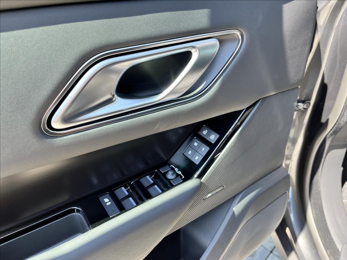 Land Rover Range Rover Velar SUV / Terénní 2,0 l 150 kw