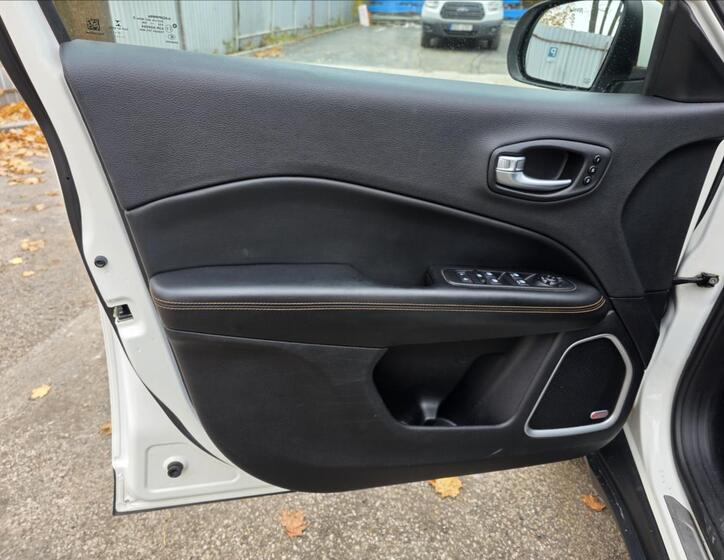 Jeep Compass 25