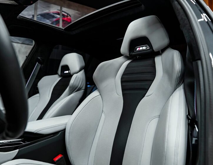 BMW M5 Sedan / Limuzína 4,4 l 460 kw