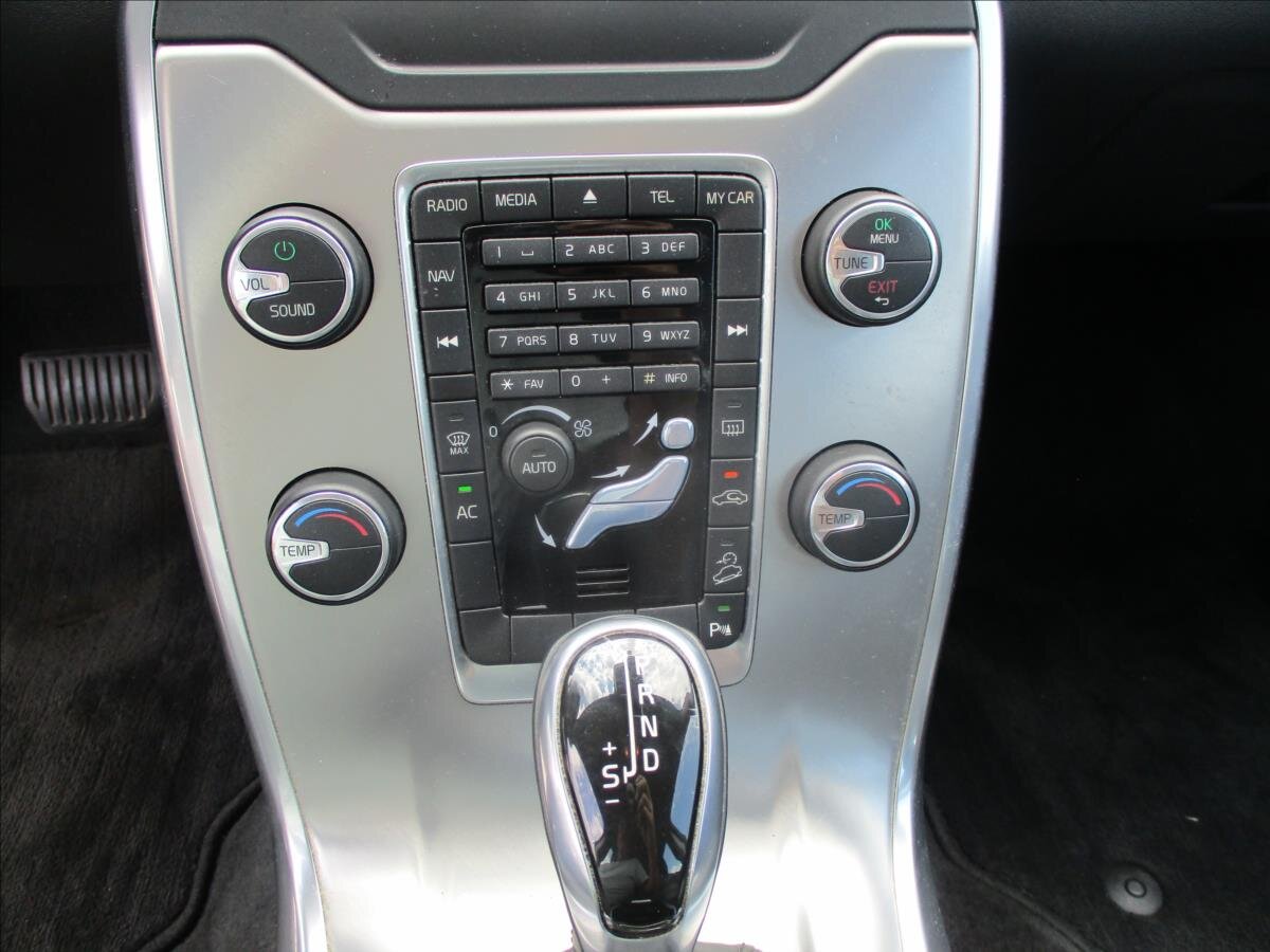 Volvo XC70 Kombi 2,4 l 133 kw