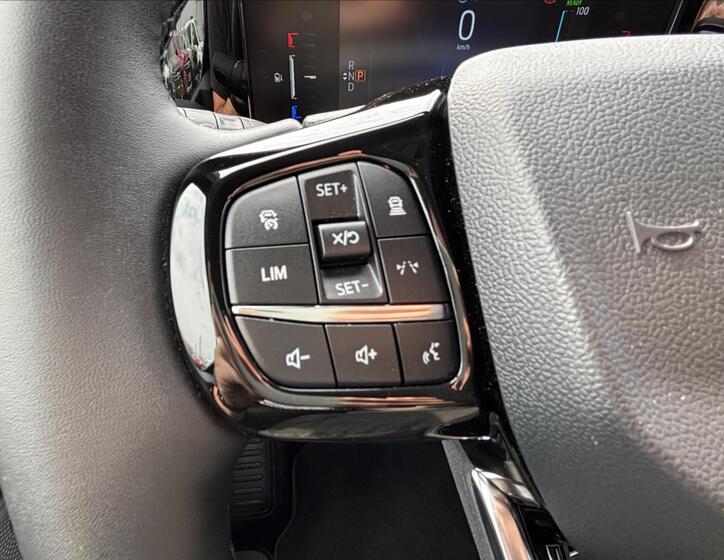 Ford Tourneo Custom 24