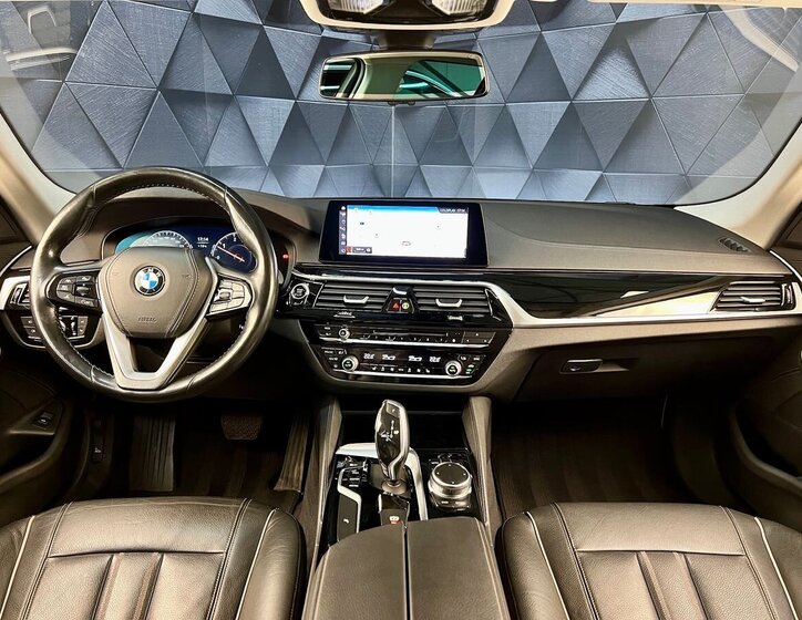 BMW Řada 5 Kombi 3,0 l 195 kw