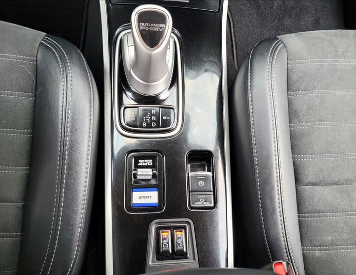 Mitsubishi Outlander SUV / Terénní 2,4 l 165 kw