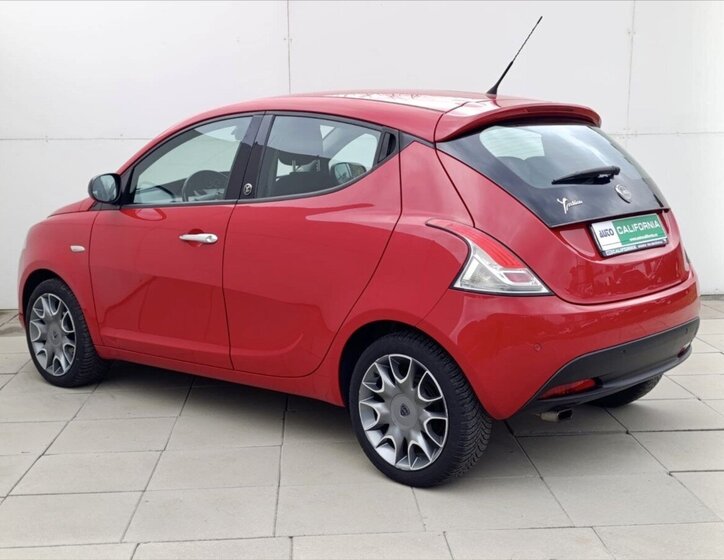 Lancia Y Hatchback 1,2 l 51 kw