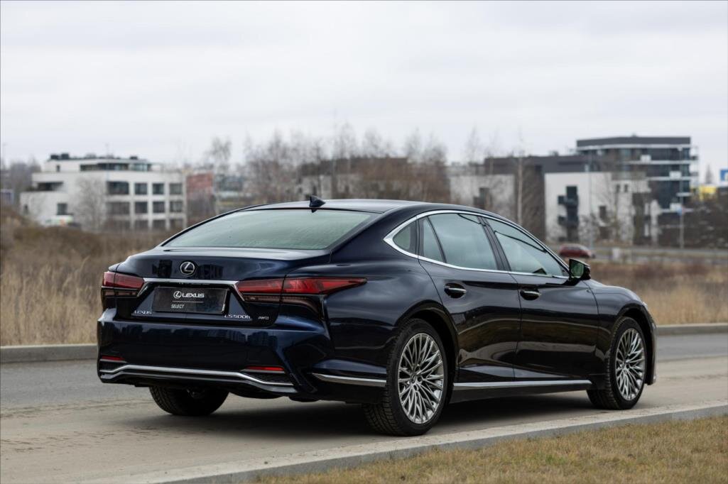 Lexus LS 500h Sedan / Limuzína 3,5 l 264 kw