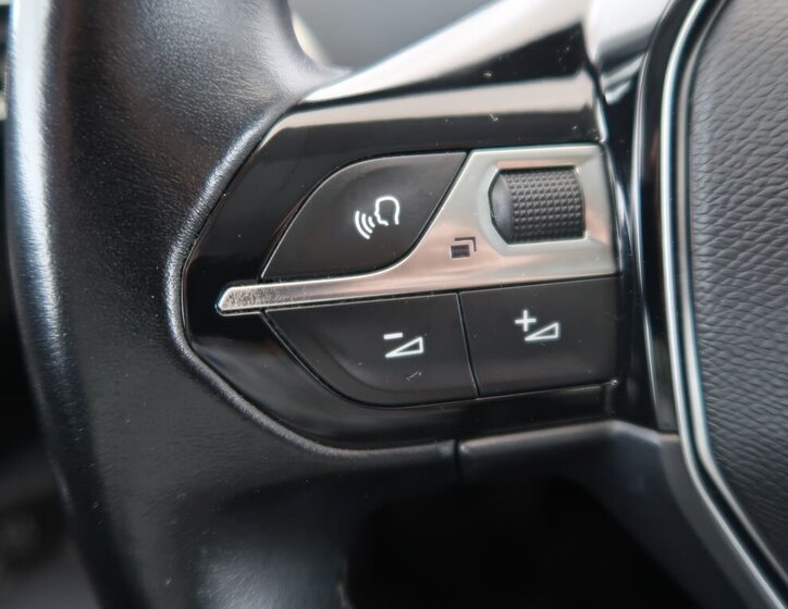 Peugeot 5008 SUV 1,2 l 96 kw