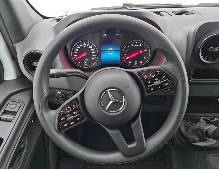 Mercedes-Benz Sprinter 10