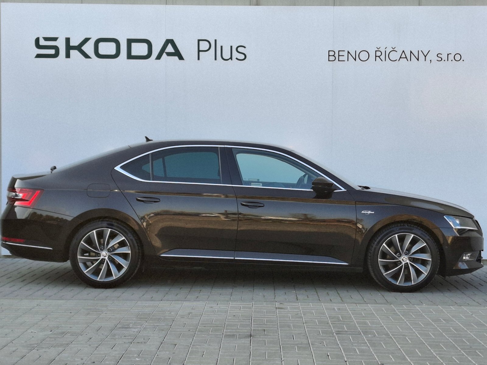 Škoda Superb Sedan / Limuzína 2,0 l 140 kw