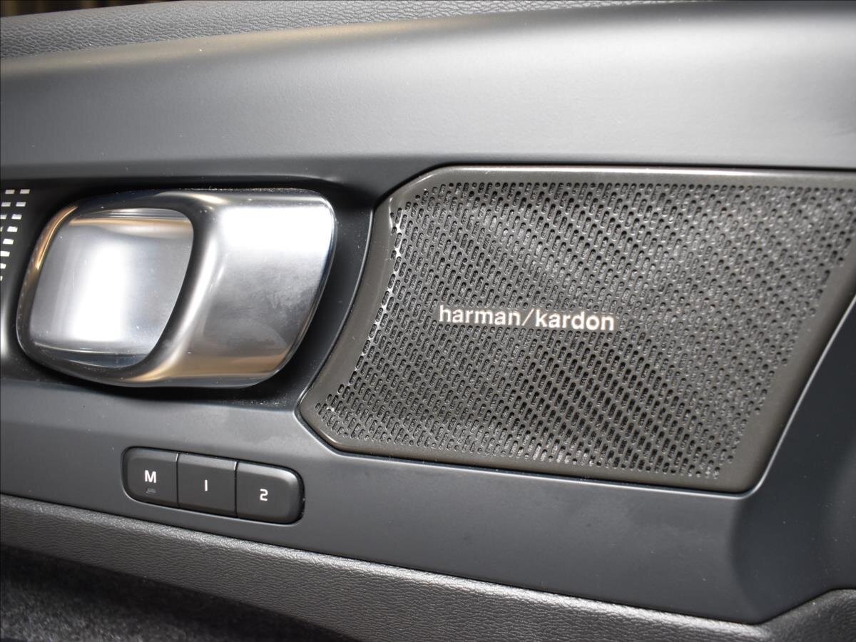 Volvo XC40 SUV 2,0 l 145 kw