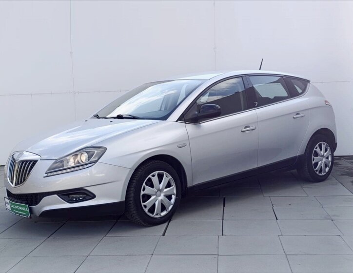 Lancia Delta Hatchback 1,6 l 88 kw