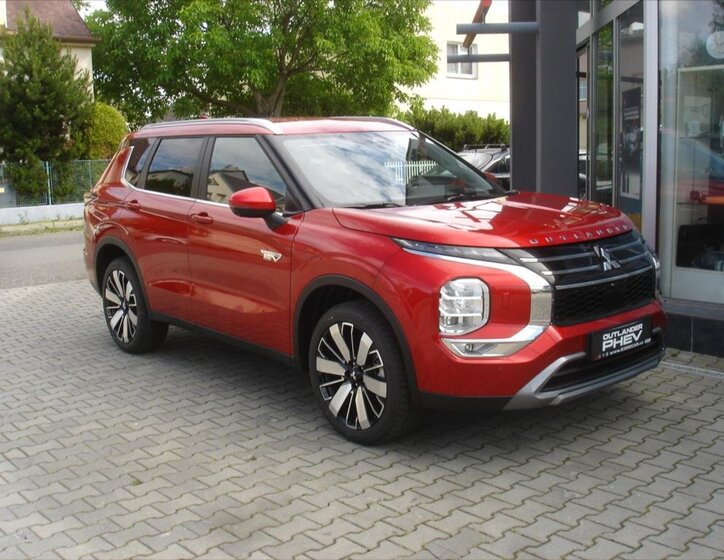 Mitsubishi Outlander SUV / Terénní 2,4 l 225 kw