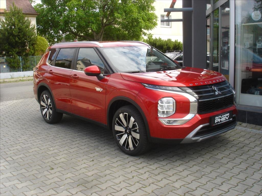 Mitsubishi Outlander SUV / Terénní 2,4 l 225 kw