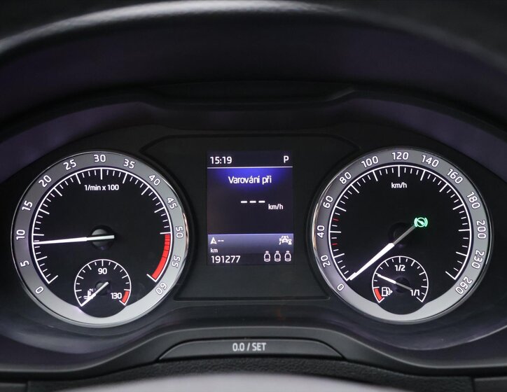 Škoda Karoq SUV / Terénní 1,6 l 85 kw