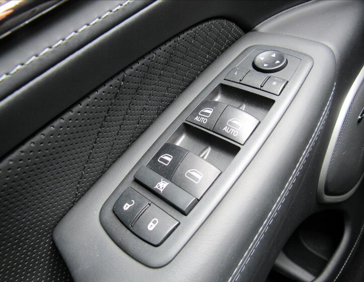 Jeep Grand Cherokee SUV / Terénní 6,2 l 527 kw