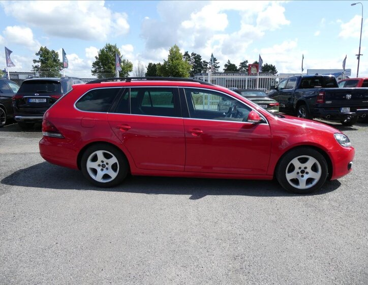 Volkswagen Golf Kombi 1,6 l 77 kw