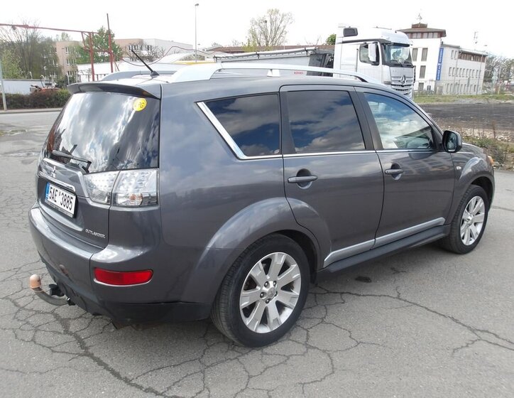 Mitsubishi Outlander SUV / Terénní 2,4 l 125 kw