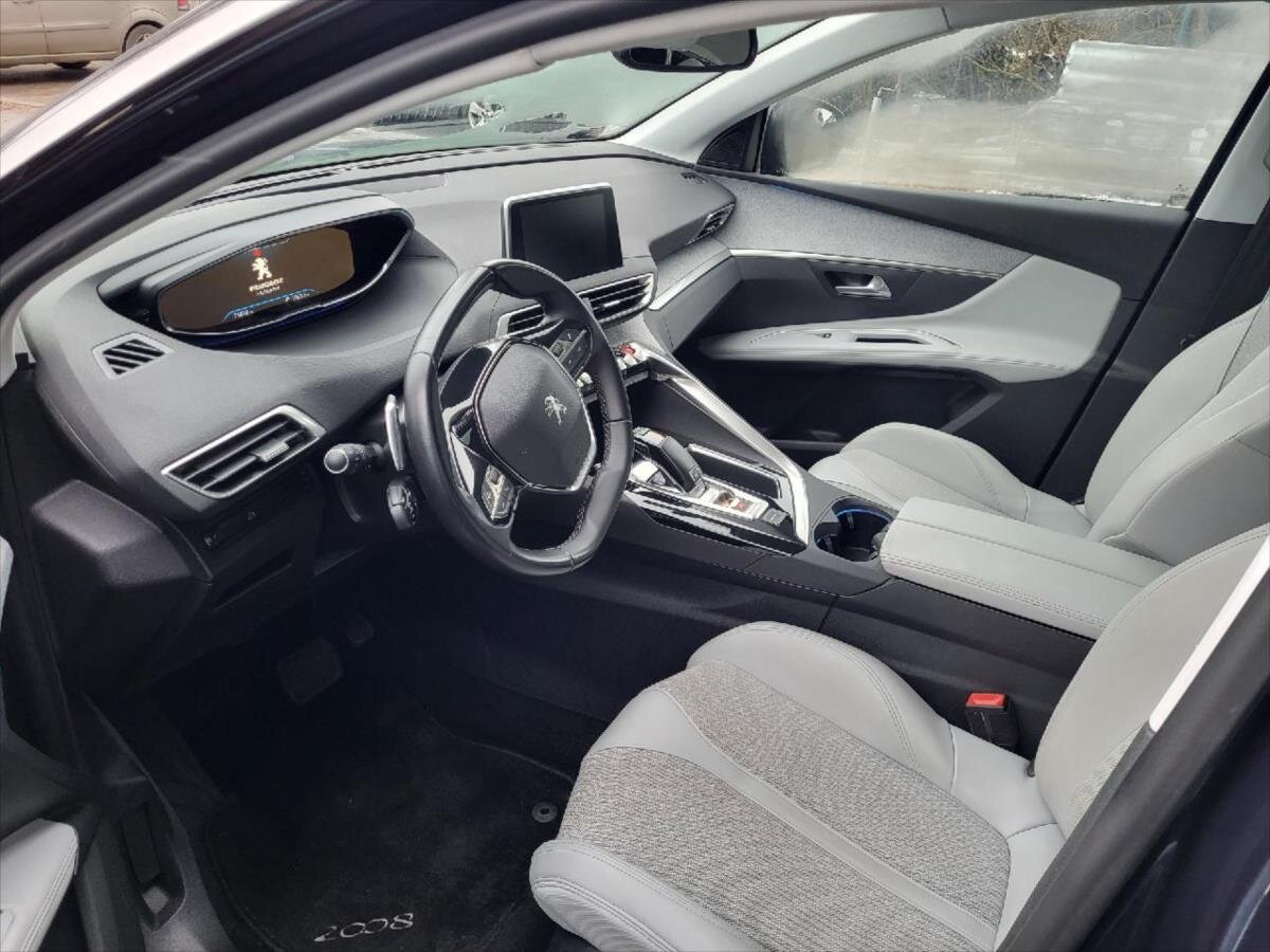 Peugeot 5008 SUV 1,5 l 96 kw