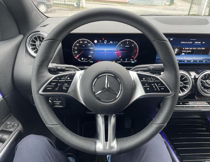 Mercedes-Benz GLA 11