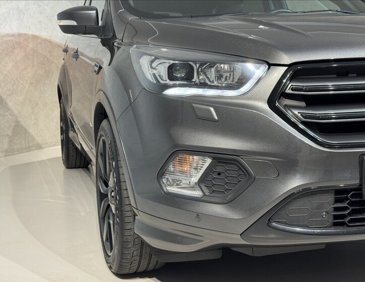 Ford Kuga SUV 2,0 l 178 kw