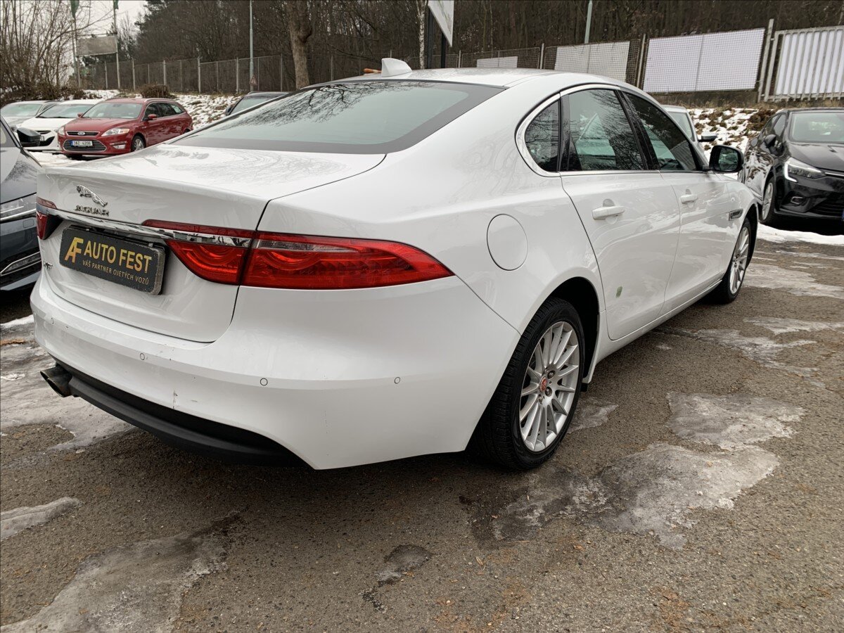 Jaguar XF Sedan 2,0 l 132 kw