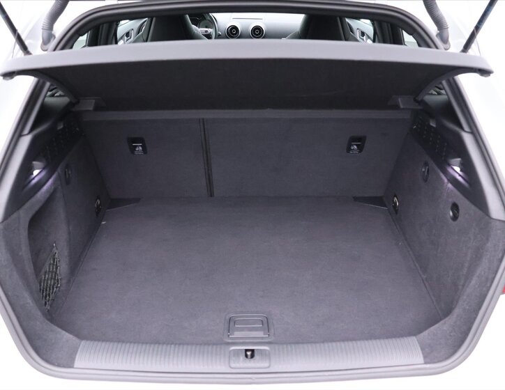 Audi S3 Hatchback 2,0 l 221 kw