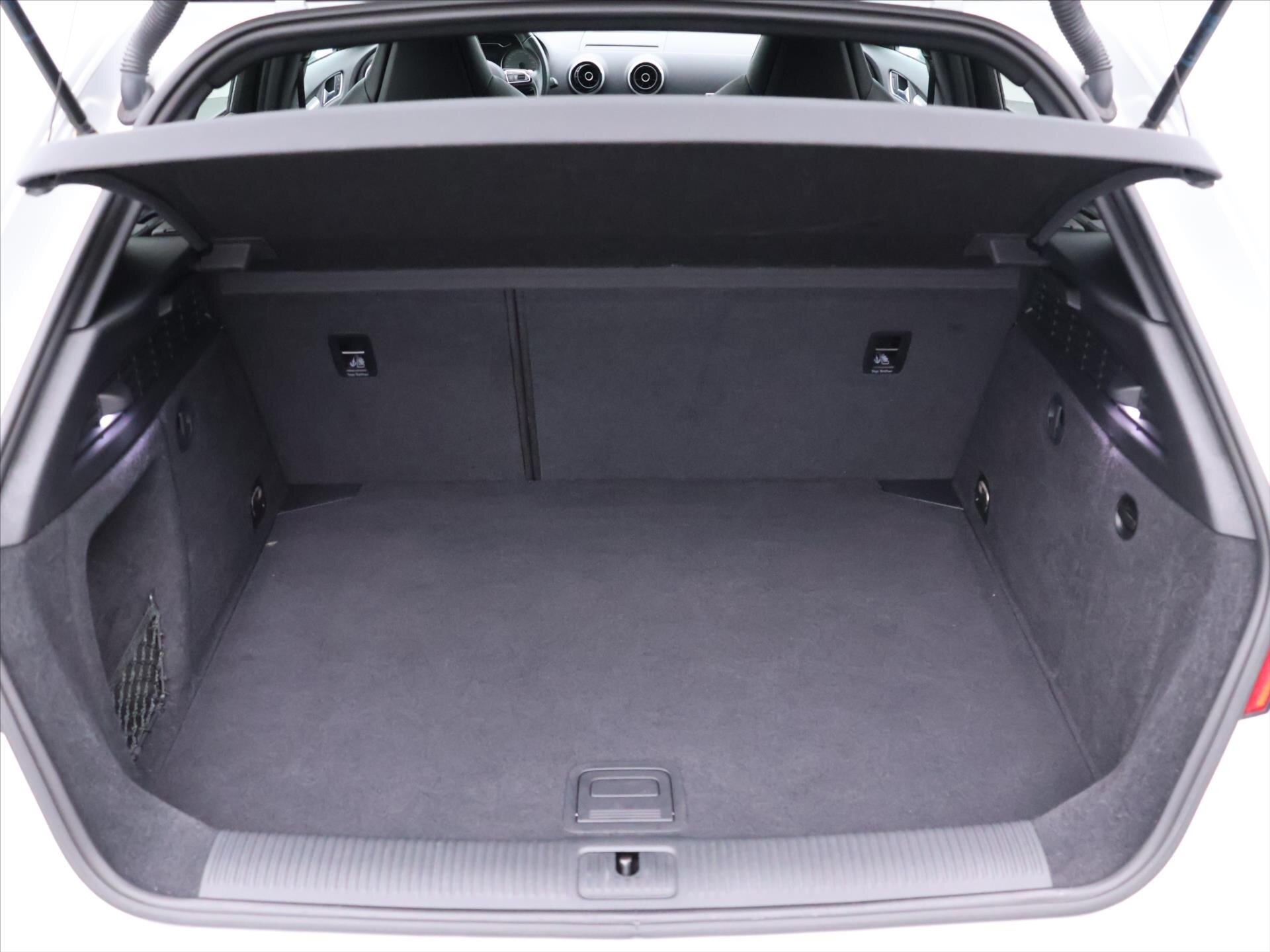 Audi S3 Hatchback 2,0 l 221 kw