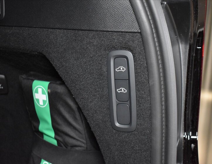 Volvo XC90 SUV / Terénní 2,0 l 228 kw