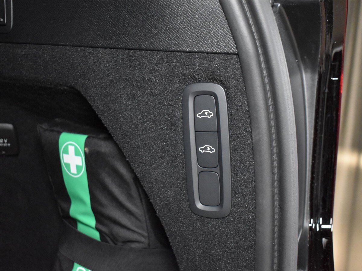 Volvo XC90 SUV / Terénní 2,0 l 228 kw