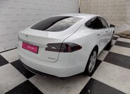 Tesla Model S 7