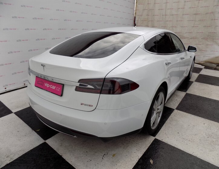 Tesla Model S 7