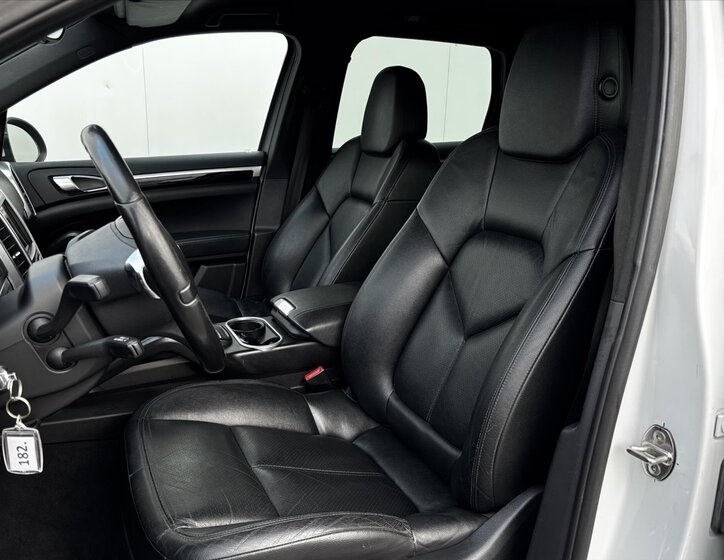 Porsche Cayenne SUV / Terénní 3,0 l 155 kw