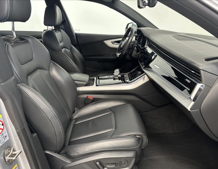 Audi SQ8 SUV 4,0 l 373 kw