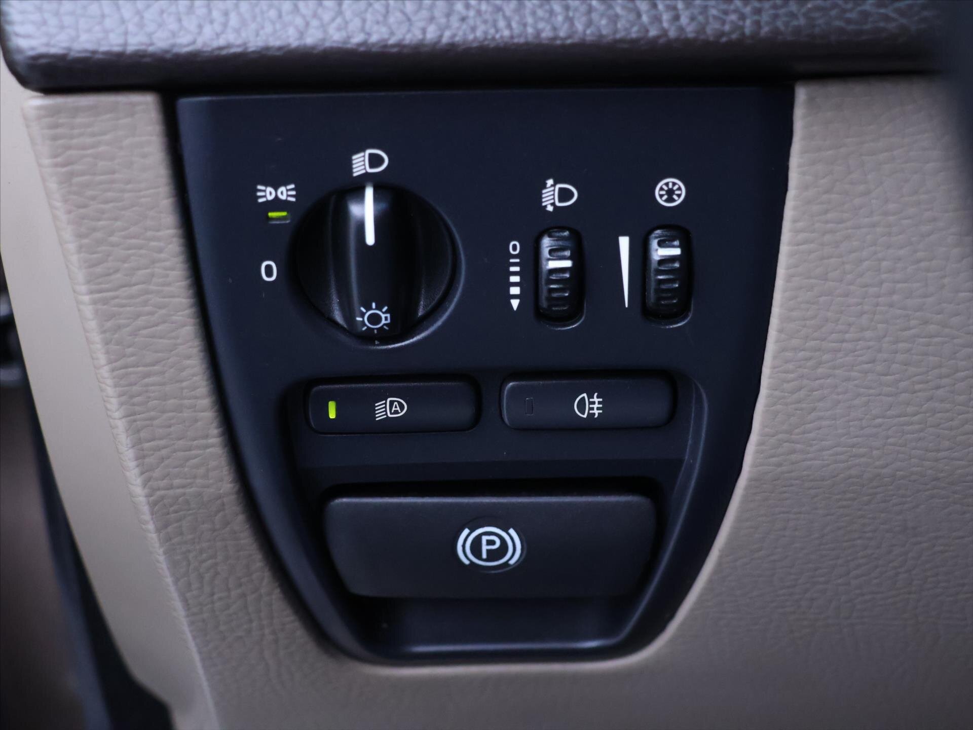 Volvo XC90 SUV / Terénní 2,4 l 147 kw