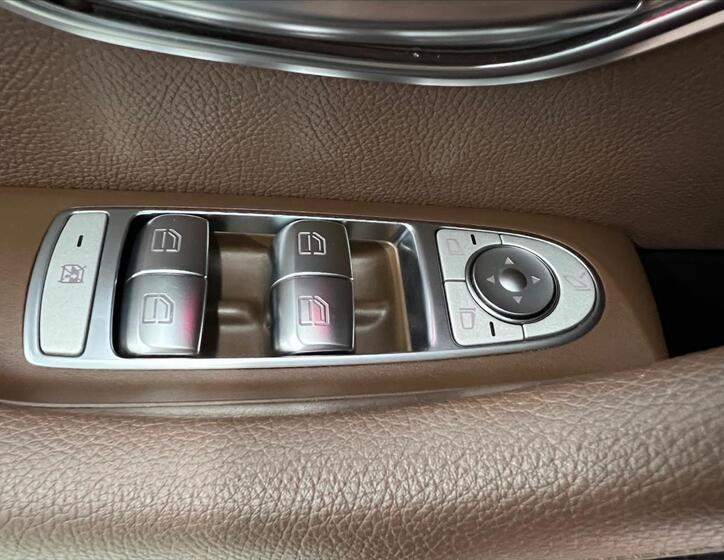 Mercedes-Benz Třídy E 27