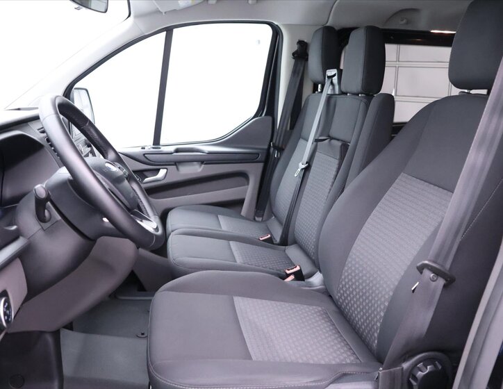 Ford Transit Custom 11