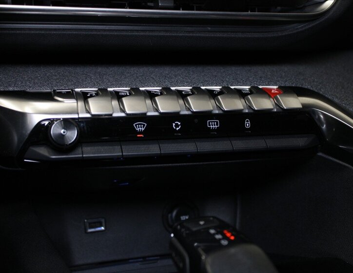 Peugeot 3008 SUV / Terénní 1,2 l 96 kw