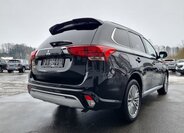 Mitsubishi Outlander SUV 2,4 l 165 kw
