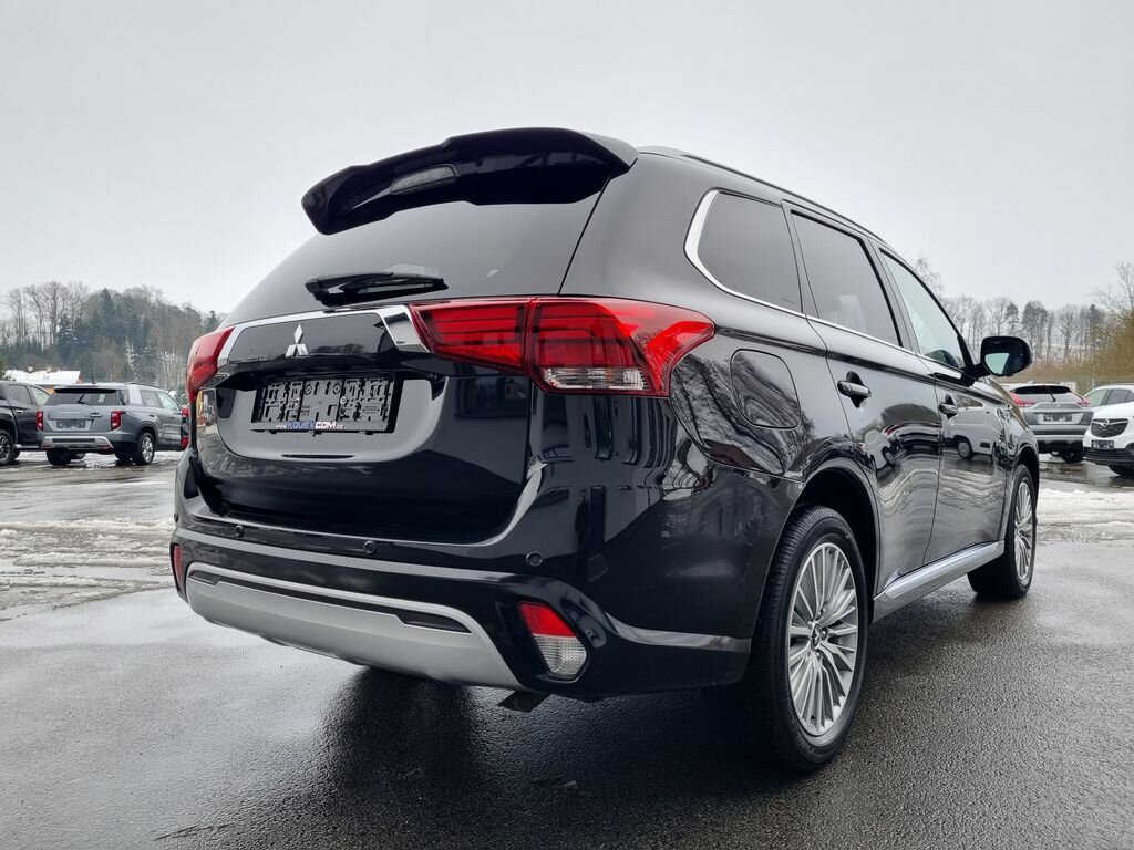 Mitsubishi Outlander SUV 2,4 l 165 kw