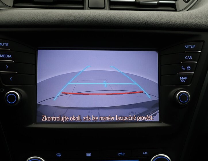 Toyota Avensis Kombi 2,0 l 105 kw