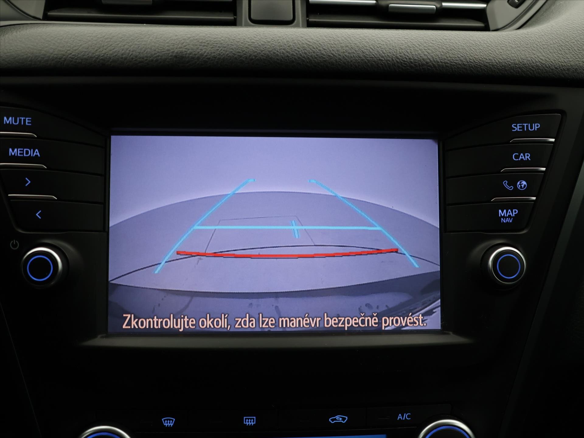 Toyota Avensis Kombi 2,0 l 105 kw