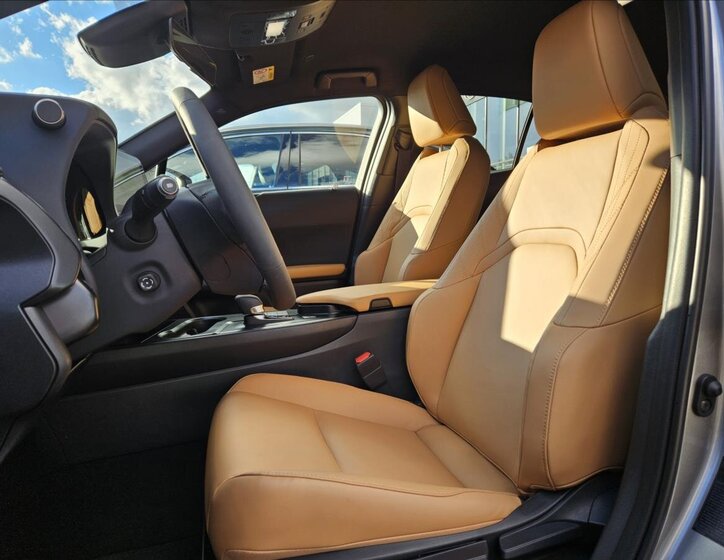 Lexus UX 300h Hatchback 2,0 l 146 kw