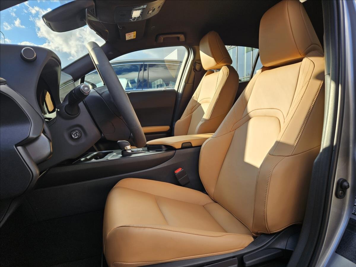 Lexus UX 300h Hatchback 2,0 l 146 kw