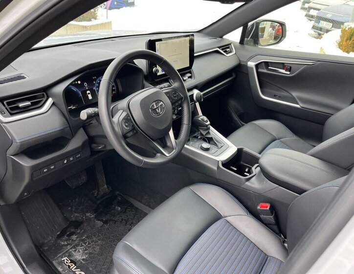 Toyota RAV4 SUV 2,5 l 131 kw