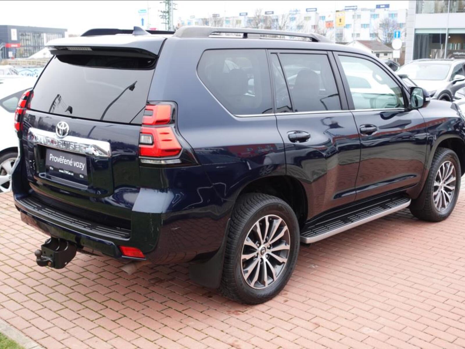 Toyota Land Cruiser 4