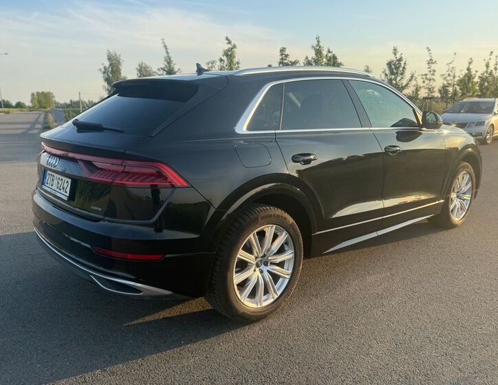 Audi Q8 5