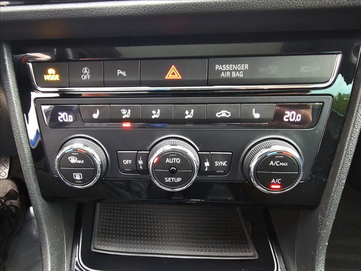 Seat Leon Hatchback 1,4 l 110 kw