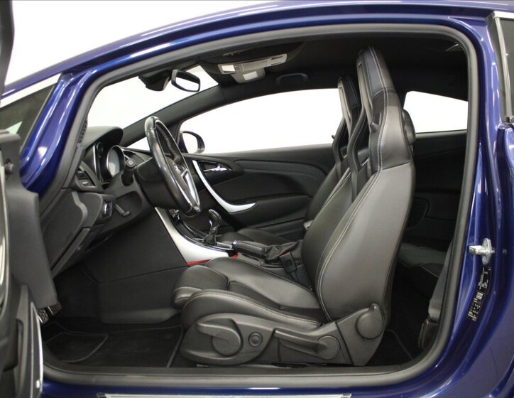 Opel Astra Hatchback 2,0 l 206 kw